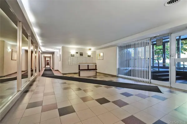 209-25 18th AVE #2F, Bayside, NY 11360