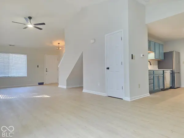 529 Stobus DR, Greenwood, IN 46143