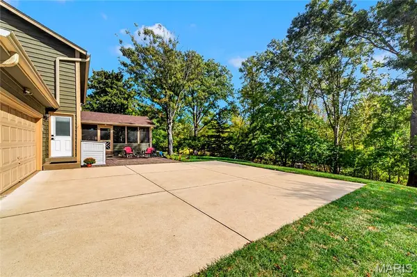 15552 Chequer DR, Chesterfield, MO 63017