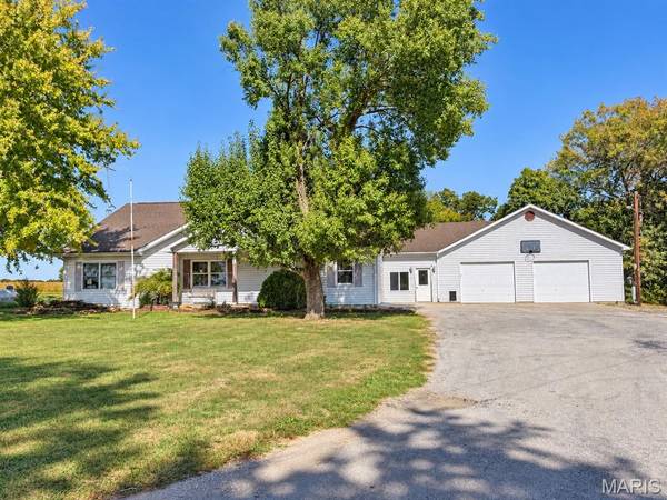 1247 Timberline RD, Sorento, IL 62086