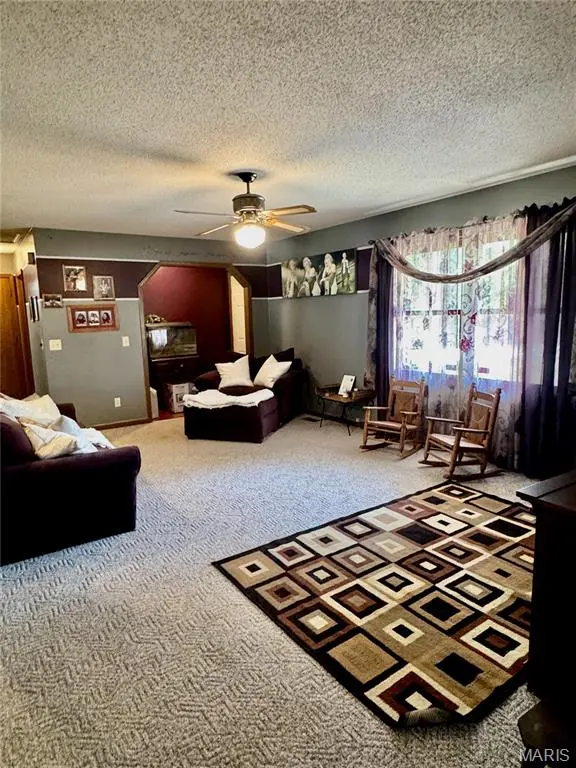 1247 Timberline RD, Sorento, IL 62086