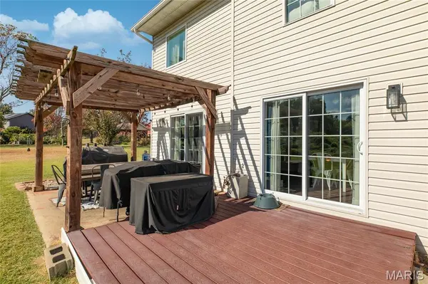 200 Matterhorn CT, Glen Carbon, IL 62034