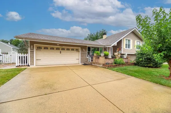 258 Cunningham LN, Bloomingdale, IL 60108