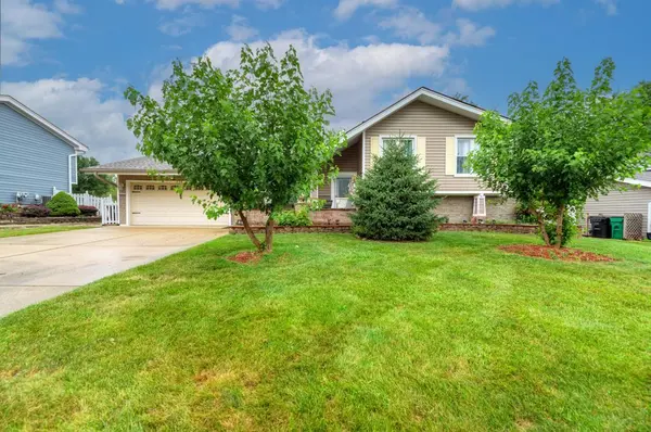 258 Cunningham LN, Bloomingdale, IL 60108