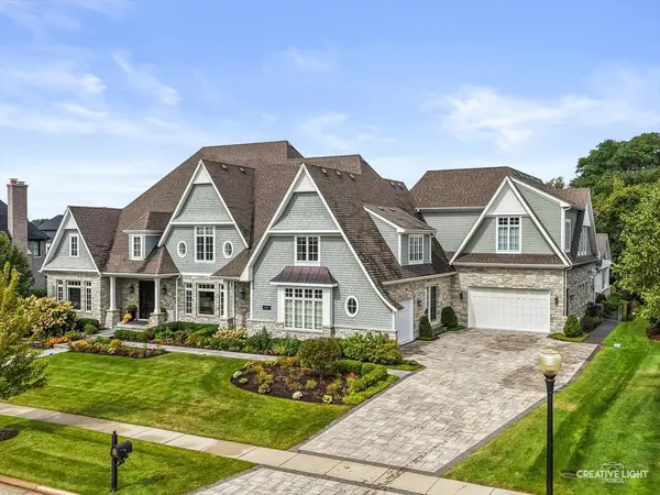 39W464 Long Meadow LN, St. Charles, IL 60175