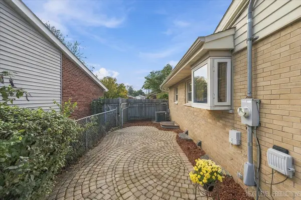 331 E View ST, Lombard, IL 60148