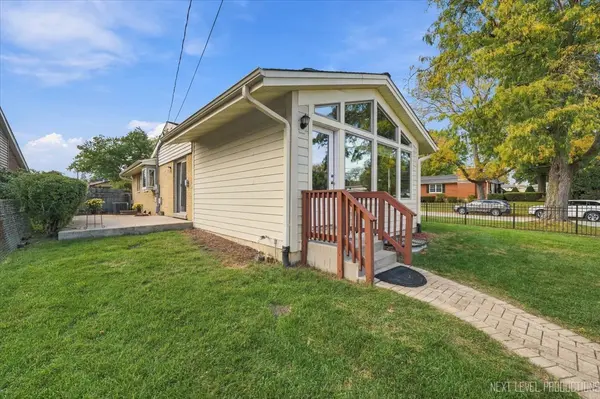 331 E View ST, Lombard, IL 60148