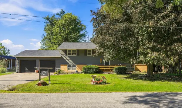 209 N Market ST, Grandview, IA 52752