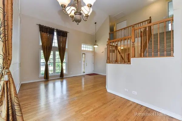 1302 Dunbarton DR, Aurora, IL 60502