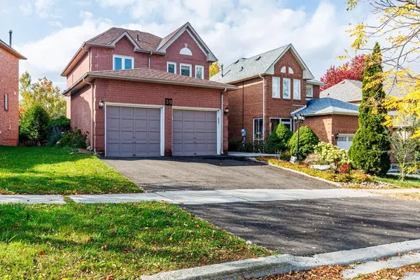39 Chiswick CRES, Aurora, ON L4G 6P1