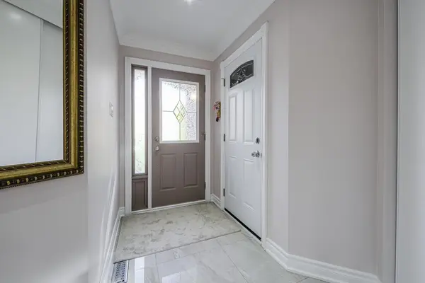 39 Chiswick CRES, Aurora, ON L4G 6P1