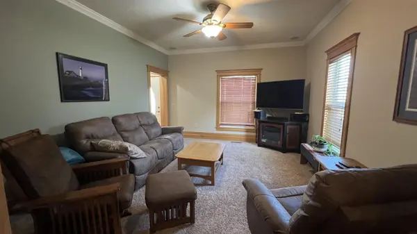 102 E Grove ST, Lawler, IA 52154