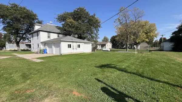 102 E Grove ST, Lawler, IA 52154