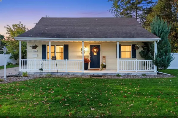 1306 S RIVERDALE DR, Appleton, WI 54914
