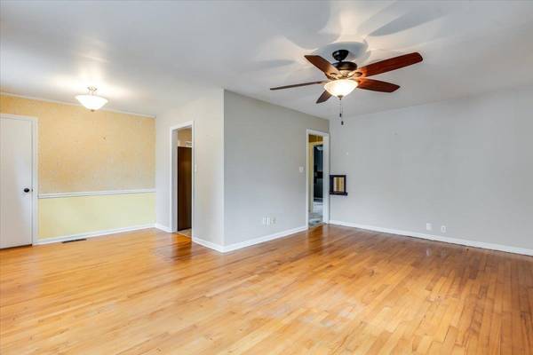 932 N Ridgewood, Wichita, KS 67208