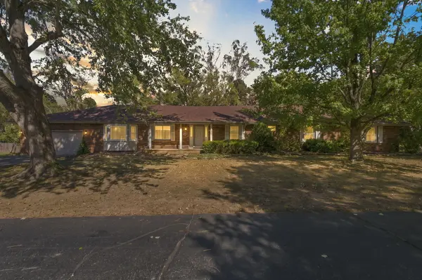 2565 E Chinkapin LN, Springfield, MO 65804