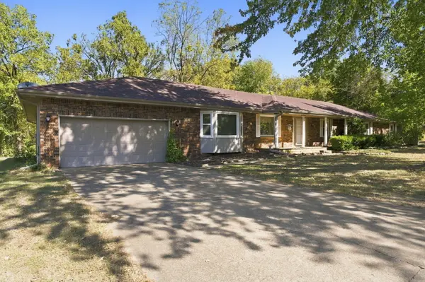 2565 E Chinkapin LN, Springfield, MO 65804