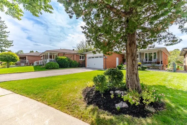 28 Eldorado CT, Toronto W05, ON M3J 1X1