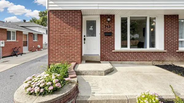 716 Eaglemount CRES, Mississauga, ON L5C 1N9