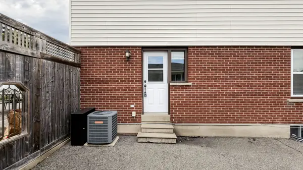 716 Eaglemount CRES, Mississauga, ON L5C 1N9