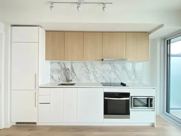 1100 Sheppard AVE W #1010, Toronto W05, ON M3K 0E4