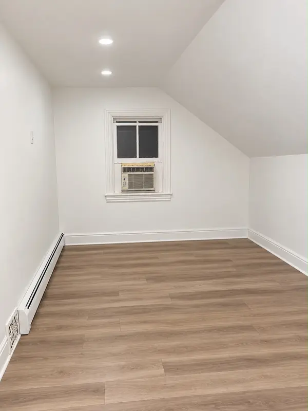 70 Wellington ST S, Hamilton, ON L8N 2R1