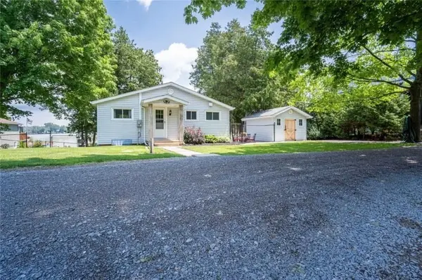 2365 Selwyn Bay LN, Selwyn, ON K0L 2H0
