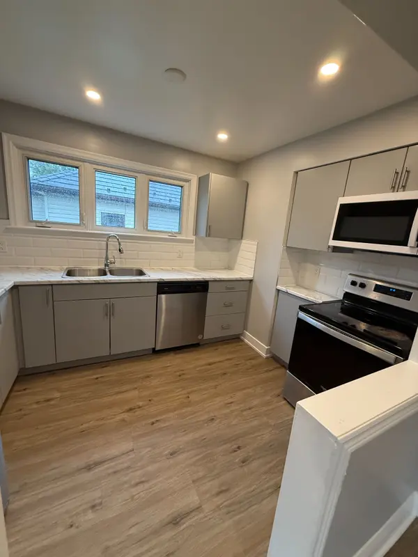 1055 Western AVE #Main Floor, Peterborough, ON K9J 5W5
