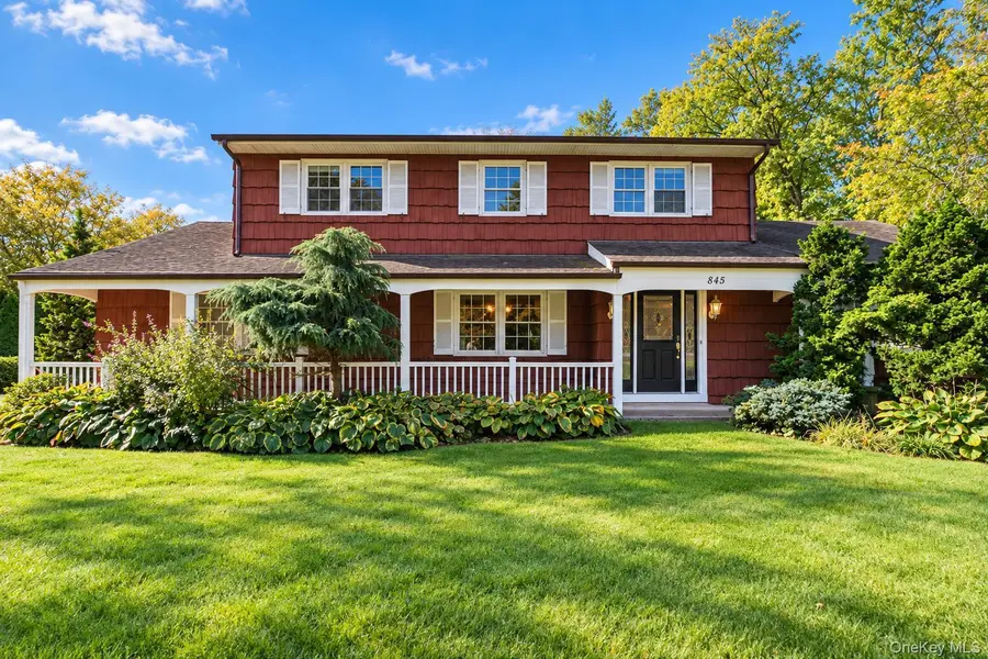 845 Park AVE, Huntington, NY 11743