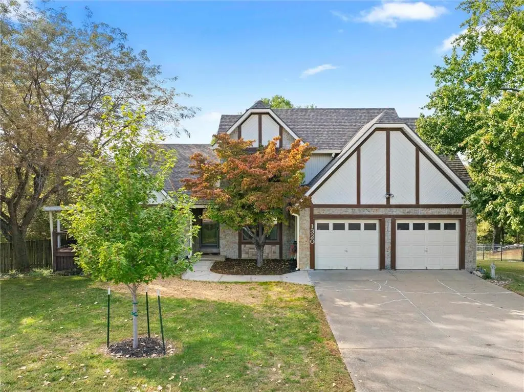 1320 S 105th ST, Edwardsville, KS 66111