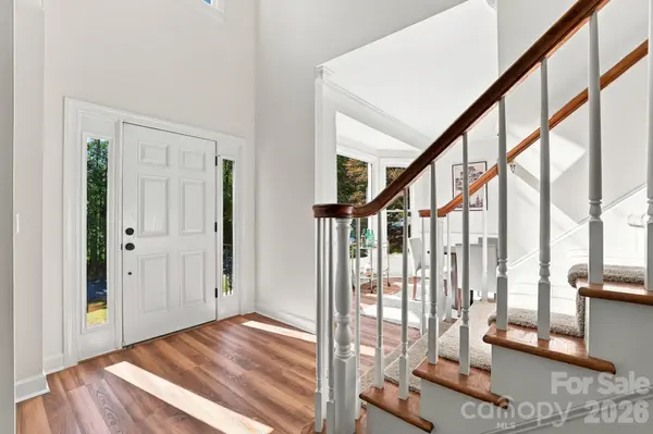 410 Whitefriars LN, Matthews, NC 28105