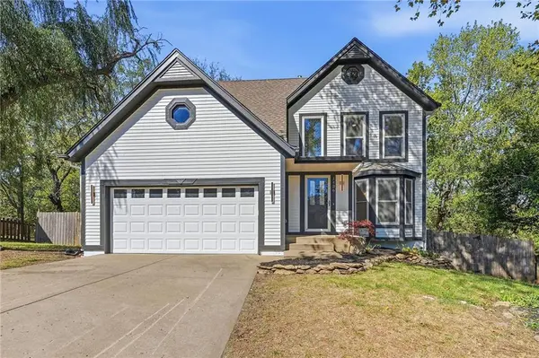 1436 N Anne Shirley DR, Olathe, KS 66061