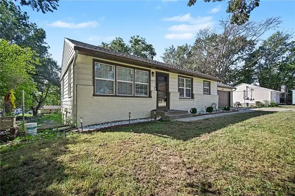 8017 Waverly AVE, Kansas City, KS 66109