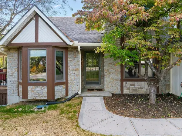 1320 S 105th ST, Edwardsville, KS 66111