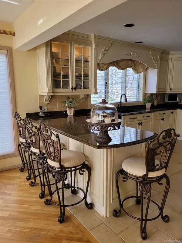 59 Washington Heights AVE, Hampton Bays, NY 11946