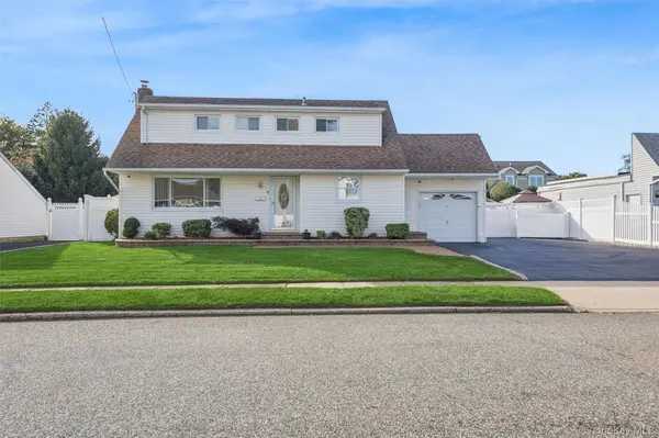 532 Alwick AVE, West Islip, NY 11795