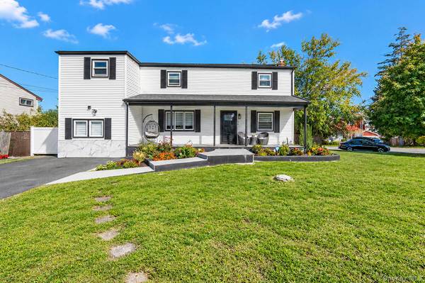 6 S Arizona RD, West Babylon, NY 11704
