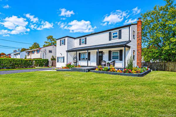 6 S Arizona RD, West Babylon, NY 11704