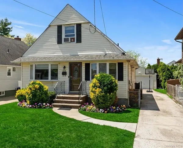 573 Lakeville RD, New Hyde Park, NY 11040