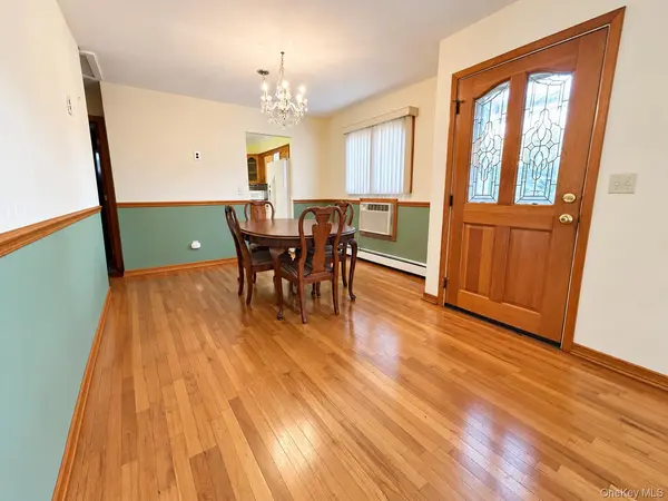 1073 Oakneck RD, Bay Shore, NY 11706