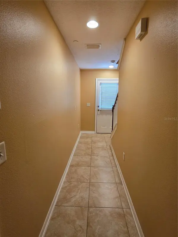 2425 MIDDLETON GROVE DR, Brandon, FL 33511