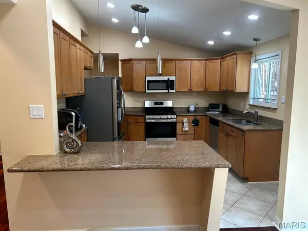 9046 Old Bonhomme RD, Olivette, MO 63132