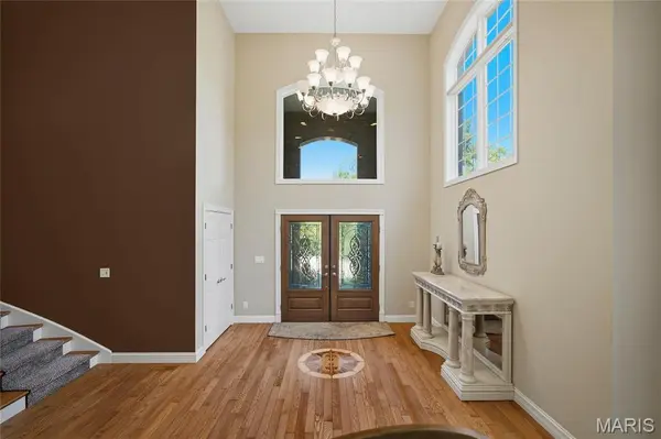 9542 Country Club GN, Sunset Hills, MO 63127