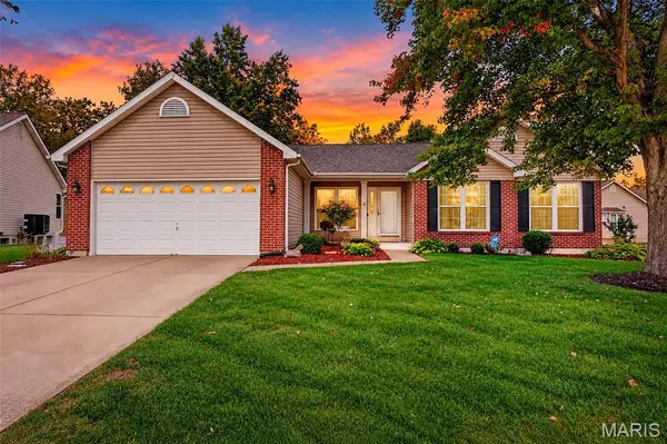 1044 Treeshade DR, St Peters, MO 63376