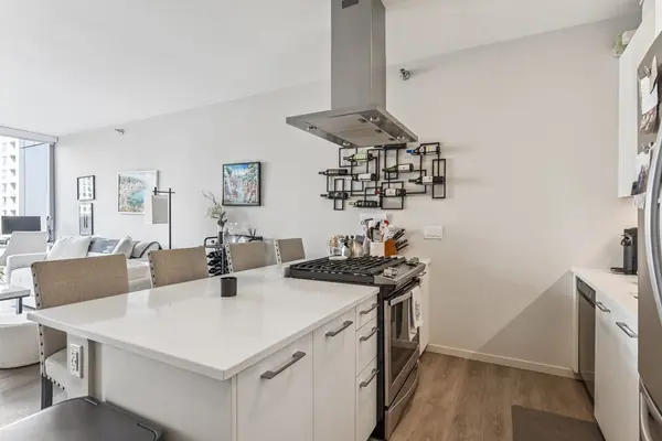 8 E Huron ST #504, Chicago, IL 60611