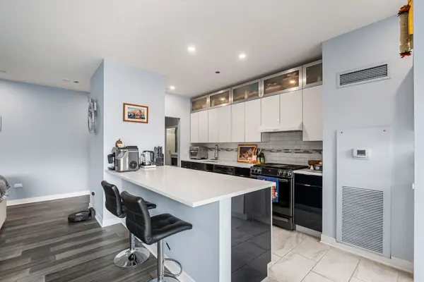 8 E Randolph ST #1605, Chicago, IL 60601