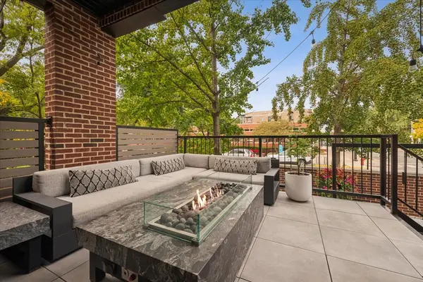 559 W Armitage AVE, Chicago, IL 60614