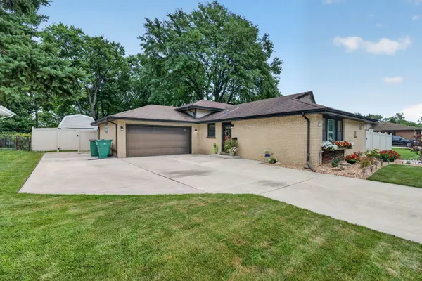 1043 Walter ST, Lemont, IL 60439