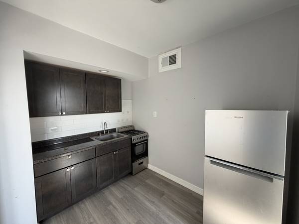 6930 N Greenview AVE #708, Chicago, IL 60626