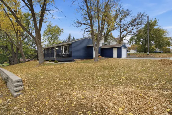 213 1st AVE SE, New London, MN 56273